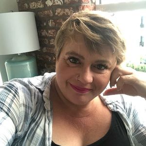 Meet your Posher, Angela